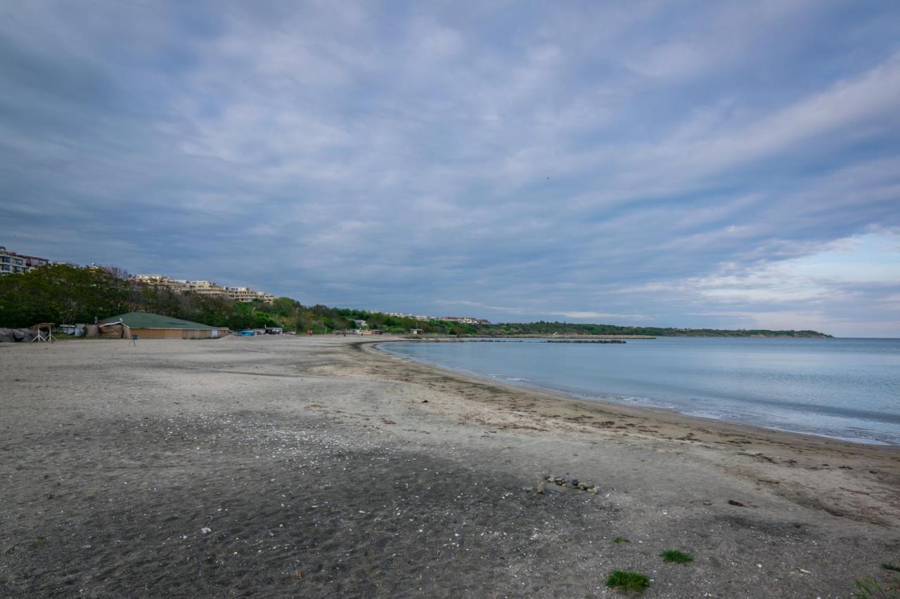 Cozy One-Bedroom Apartment In Night Breeze Burgas Екстер'єр фото
